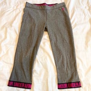 Under Armour Women’s capris gray power leggings in pink-size small